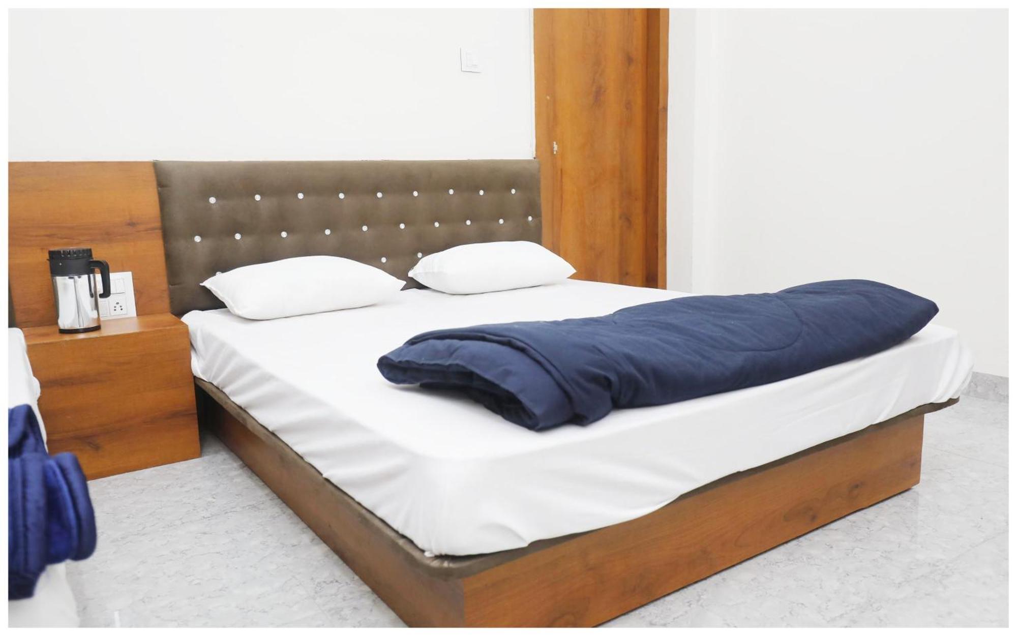 Premium Hotel Ujjain - G A R I M A - Near Mahakal Temple And Rivar - Railway Station - Hygiene & Spacious Room - With Wifi- And Parking Facilities - Best Hotel In Ujjain Exterior photo